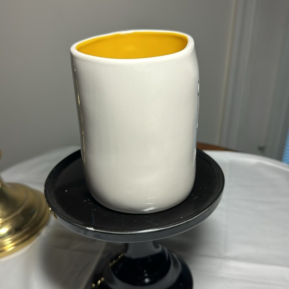 Rae Dunn Busy 🐝 figure coffee/tea mug - Picture 5 of 6